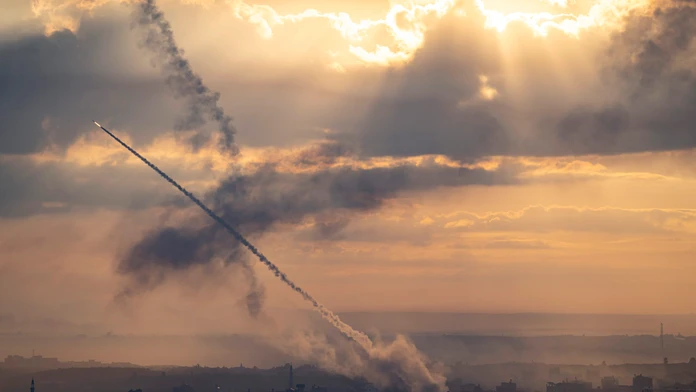 Z Gazy sú na Izrael vystreľované rakety.