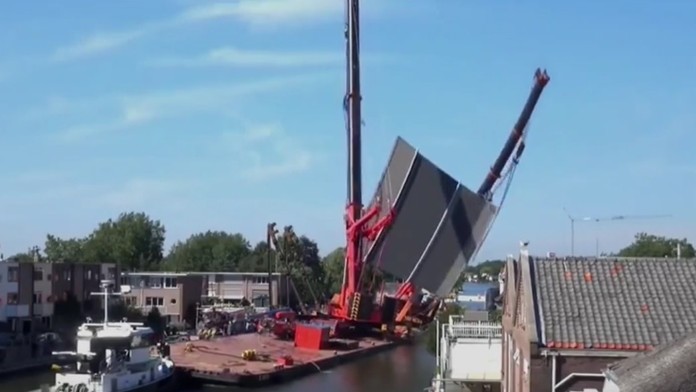 Nehoda žeriavu v Amsterdame