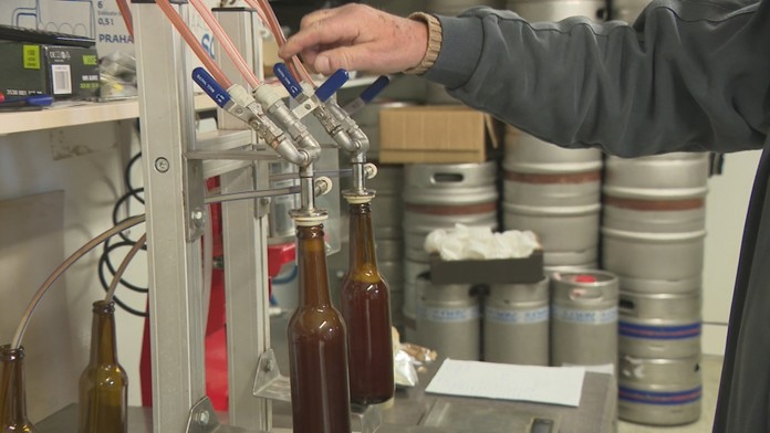 Pozrite sa, ako sa v Starej Turej vyrába jeden z najobľúbenejších nápojov na svete