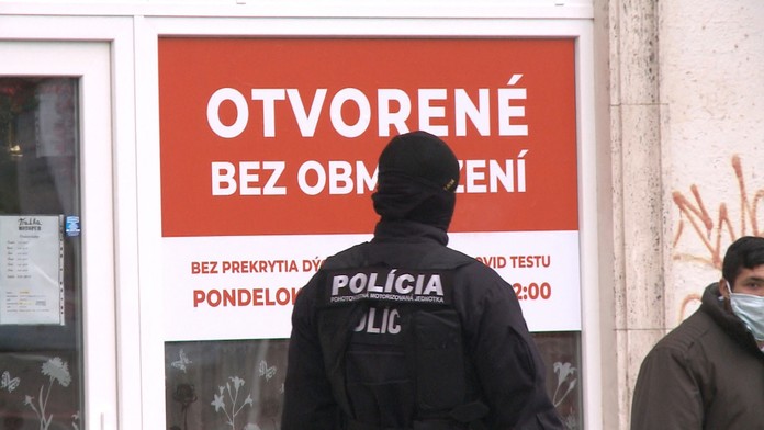 Hráči Šachtaru sa radujú po góle do siete Realu Madrid.