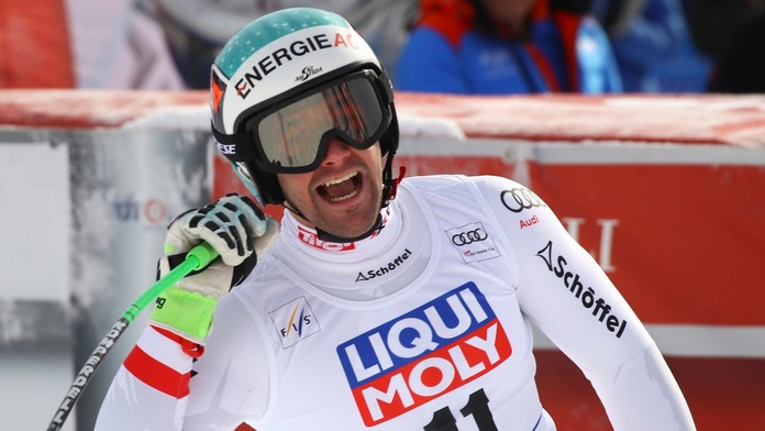 Rakúsky lyžiar Vincent Kriechmayr vyhral finálové preteky superobrovského slalomu Svetového pohára vo švédskom Aare.