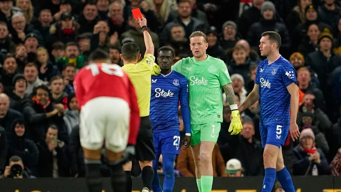 VIDEO: Incident, aký sa len tak nevidí. Hráč Evertonu nedohral po konflikte so spoluhráčom