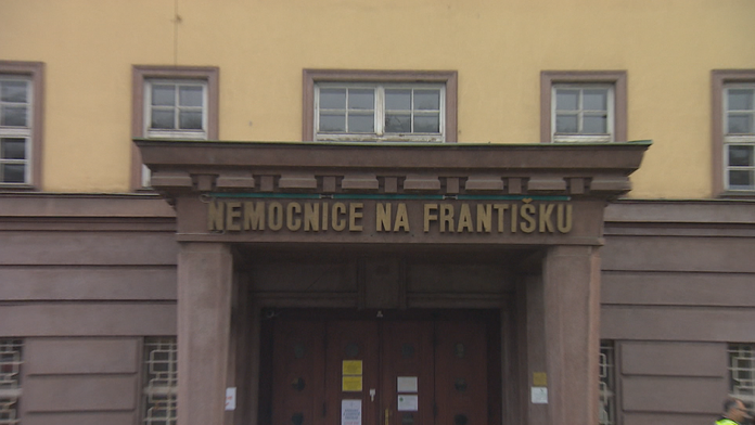 Miesto, kde muž leží.