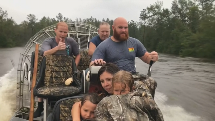 Záchranári vytiahli z vody celú rodinu