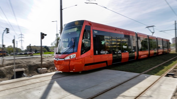 Električka v Petržalke sa môže posunúť: Prerušili konanie o jej predčasnom užívaní