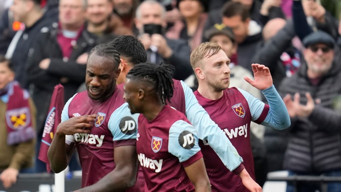 Premier League: Majstrovský sen sa Liverpoolu rozplýva, Dúbravkov Newcastle valcoval