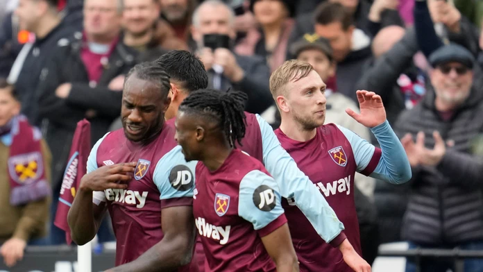 Premier League: Majstrovský sen sa Liverpoolu rozplýva, Dúbravkov Newcastle valcoval