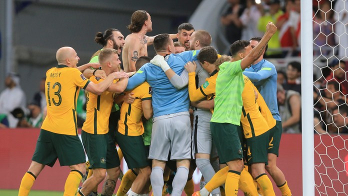 VIDEO: Stal sa hrdinom. Austrália sa prebojovala na MS do Kataru vďaka náhradnému brankárovi