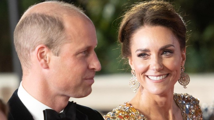 Kráľovská rodina na premiére novej bondovky.