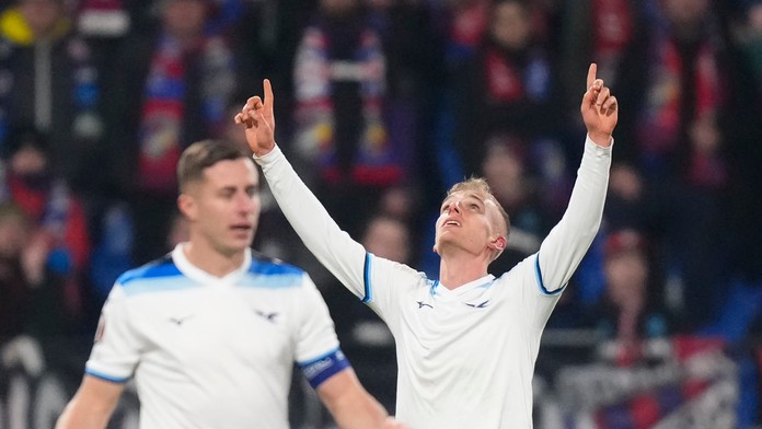 VIDEO: Likvidačné zákroky ich mrzieť nemuseli. Lazio napriek dvojnásobnému oslabeniu v závere uchmatlo triumf