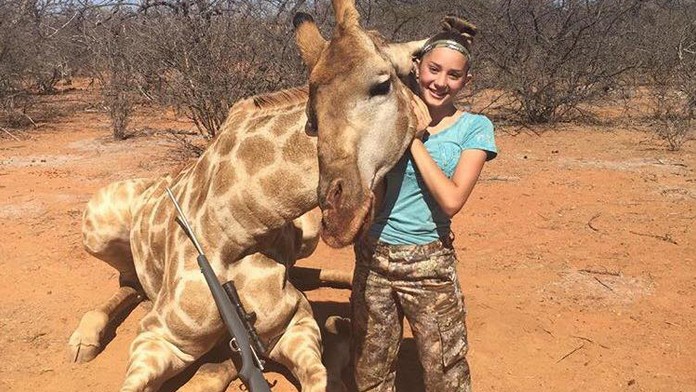 Má 12 a chváli sa, aké zvieratá už zastrelila. Ľudia sú z nej znechutení