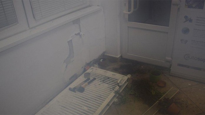 Opitá vodička narazila aj do steny penziónu.