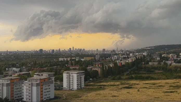 Horúčavy končia. Už o pár hodín na Slovensku udrie zlom, dorazí silný vietor