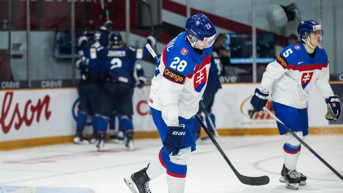 Slovenskí hokejisti záver zdramatizovali, ale zázrak nedokonali. Zverenci Ivana Feneša končia na MS20 vo štvrťfinále