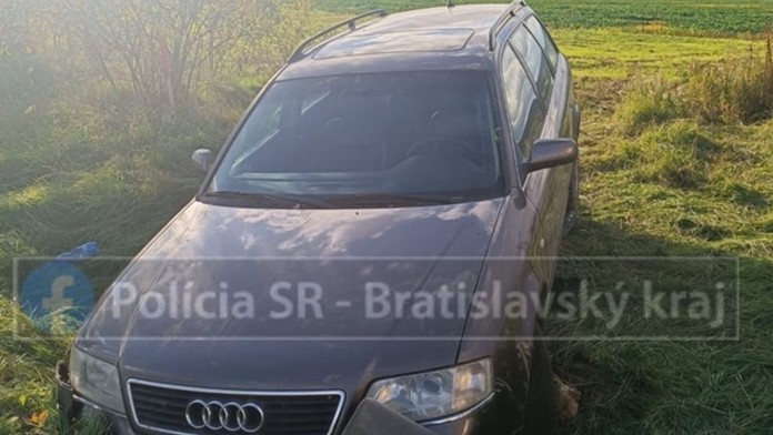 Polícia pátra po svedkoch nočnej nehody. Z miesta mohli ujsť zlodeji bankomatu z Ivanky pri Dunaji