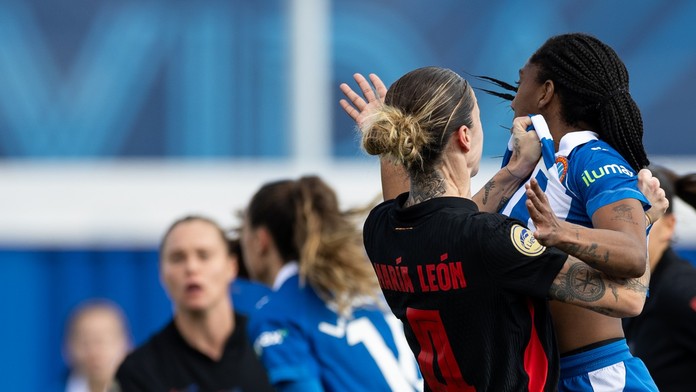 VIDEO: Škandál v španielskom futbale. Hráčka Barcelony mala rukou siahnuť do intímnych partií svojej súperky