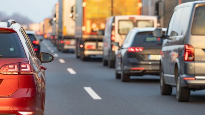 Dopravné obmedzenia v Bratislave. Vodiči musia počítať so zdržaním