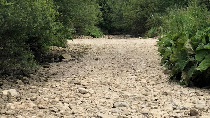 Vyschnutá rieka Rajčanka.