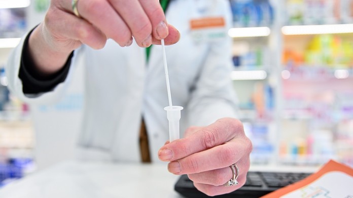 Svetom sa šíri nový variant koronavírusu. Expert hodnotí, aké riziko predstavuje