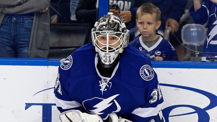 Peter Budaj sa rocvičuje pred zápasom proti Ottawe.