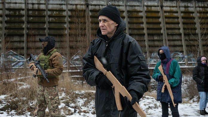 Ukrajinskí dobrovoľníci domobrany na vojenskom tréningu