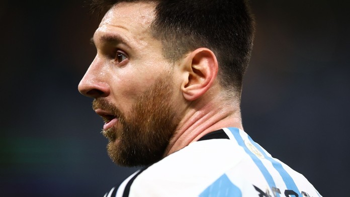 Messi by mal po sezóne prestúpiť do zámoria. Sezónu však dohrá v Paríži