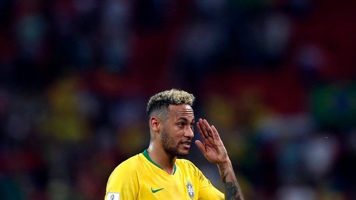Neymar z Brazílie reaguje proti Srbsku na MS 2018.