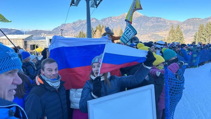 Rusi na Tour de Ski provokačne mávali vlajkami. Nehanebné správanie, píšu vo Fínsku