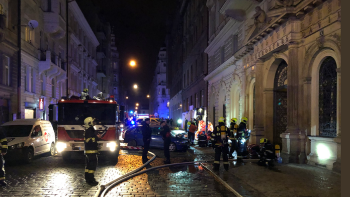 Hráči Chelsea oslavujú gól na pôde Brightonu.