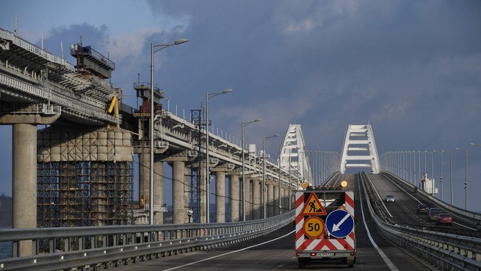 Na Krymskom moste prerušili na tri hodiny premávku, dôvod nie je známy