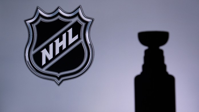 Pred začiatkom sezóny NHL má istotu štartu kvarteto Slovákov. Ďalší štyria bojujú o prvý tím