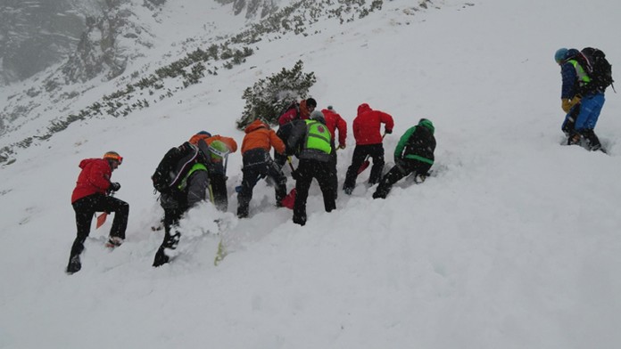 Harry Kane sa teší z gólu proti Evertonu.