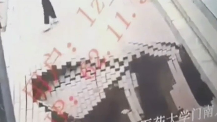 Pod Číňankou sa prepadol chodník.