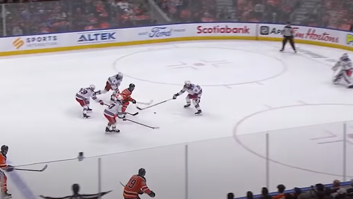 Štyria obrancovia? Žiadny problém pre McDavida.