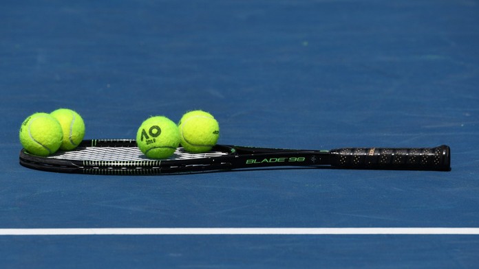 Spala na letisku, nepomohol ani otec Ukrajinec z OSN. Poliaci ruskú tenistku nepustili do lietadla