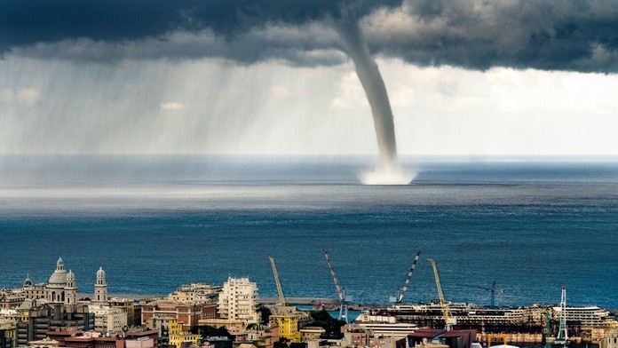 Vodné tornádo v Janove