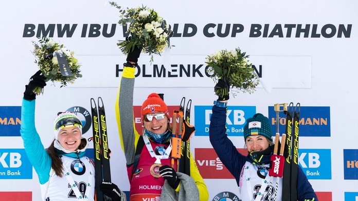 Anastasia Kuzminová (v strede) vyhrala šprint v Holmenkollene.