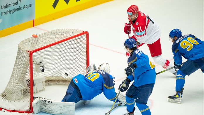 Momentka zo zápasu Kazachstan - Dánsko