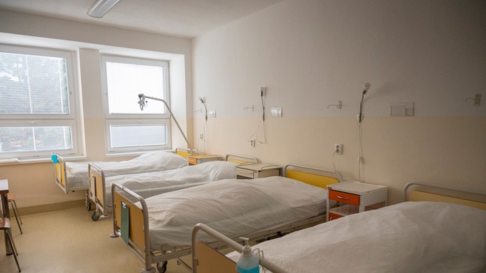 V nemocnici na východe Slovenska pacient úmyselne podpálil posteľ, zranil si ruku aj nohu