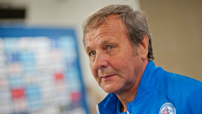 Tréner futbalovej reprezentácie Ján Kozák. 