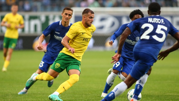 Matúš Rusnák počas prvého zápasu 2. predkola Európskej konferenčnej ligy