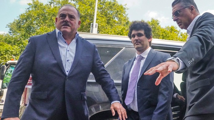 Sam Bankman-Fried prichádza na súd v New Yorku