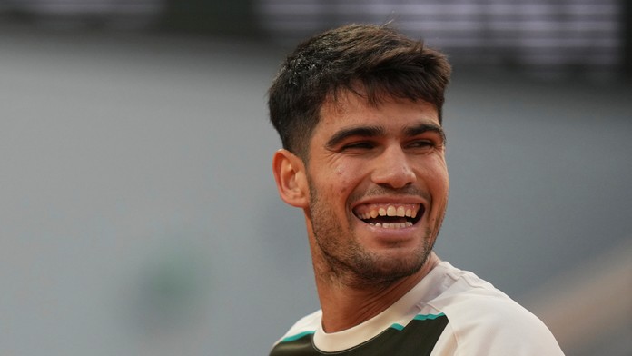 Roland Garros: Alcaraz postúpil po suverénnej výhre. Na ceste do finále sa ho pokúsi zastaviť mladý Talian