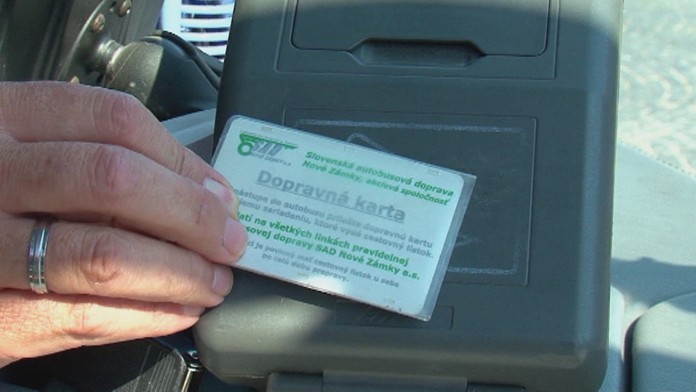 Neoprávnene si dobíjali čipové karty.