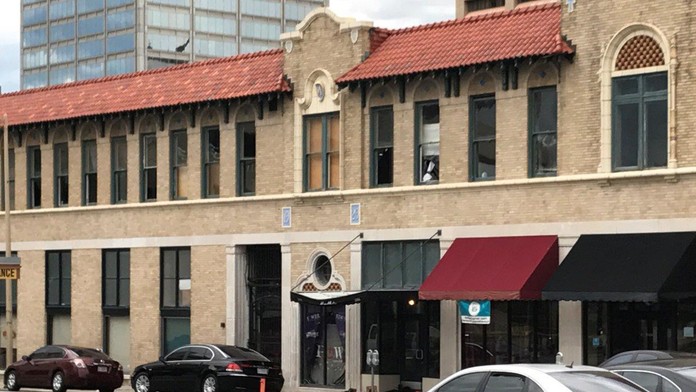 Nočný klub, v ktorom sa strieľalo.