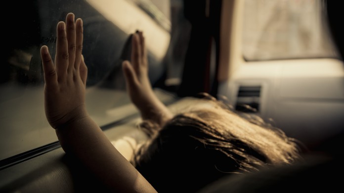 Štvorročné dievčatko zabudli v Maďarsku v škôlkarskom mikrobuse. Zomrelo od horúčavy