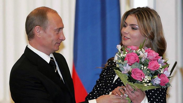 Najosamelejší chlapec v Rusku. Na sociálnych sieťach sa objavili prvé fotografie Putinovho mladšieho syna