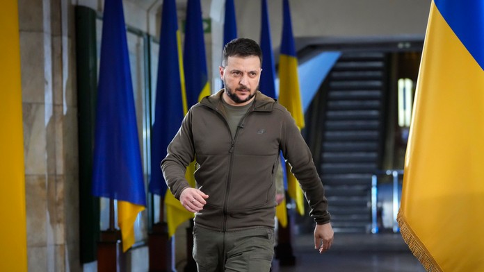 Zelenskyj by radšej zomrel v boji ako padol Rusom do zajatia. "Bránil by som sa až do konca," uviedol