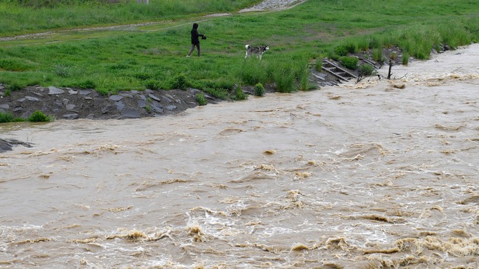 SHMÚ varuje pred povodňami, ohrozené sú tieto okresy