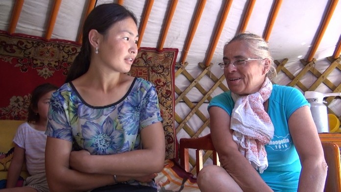 Alena Bežiaková (vpravo), žije v Mongolsku už 35 rokov.